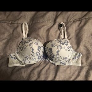 32D Body by Victoria’s Secret blue lace bra